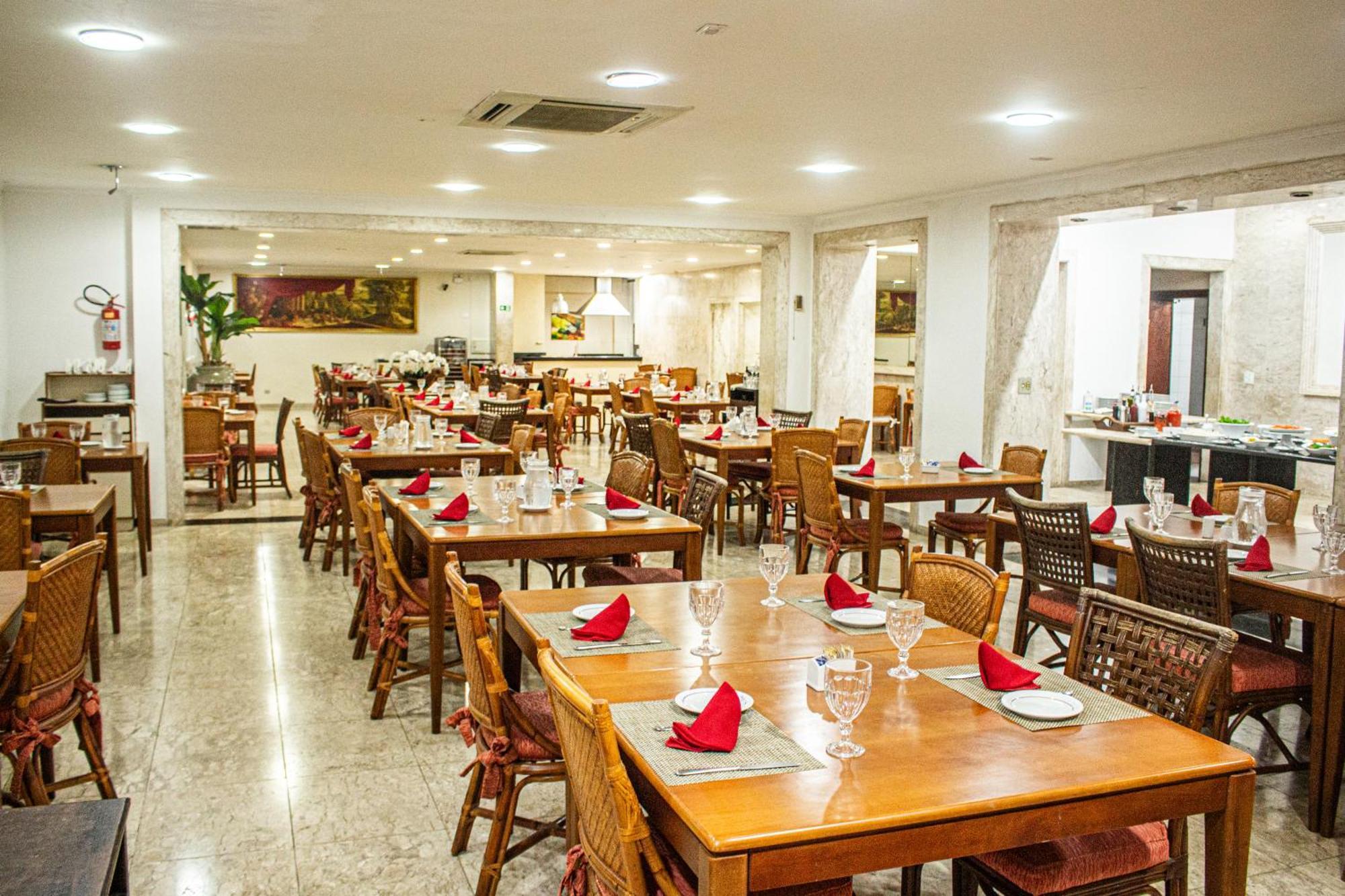 Radio Hotel Resort & Convention แซร์ฮาเนกรา ภายนอก รูปภาพ