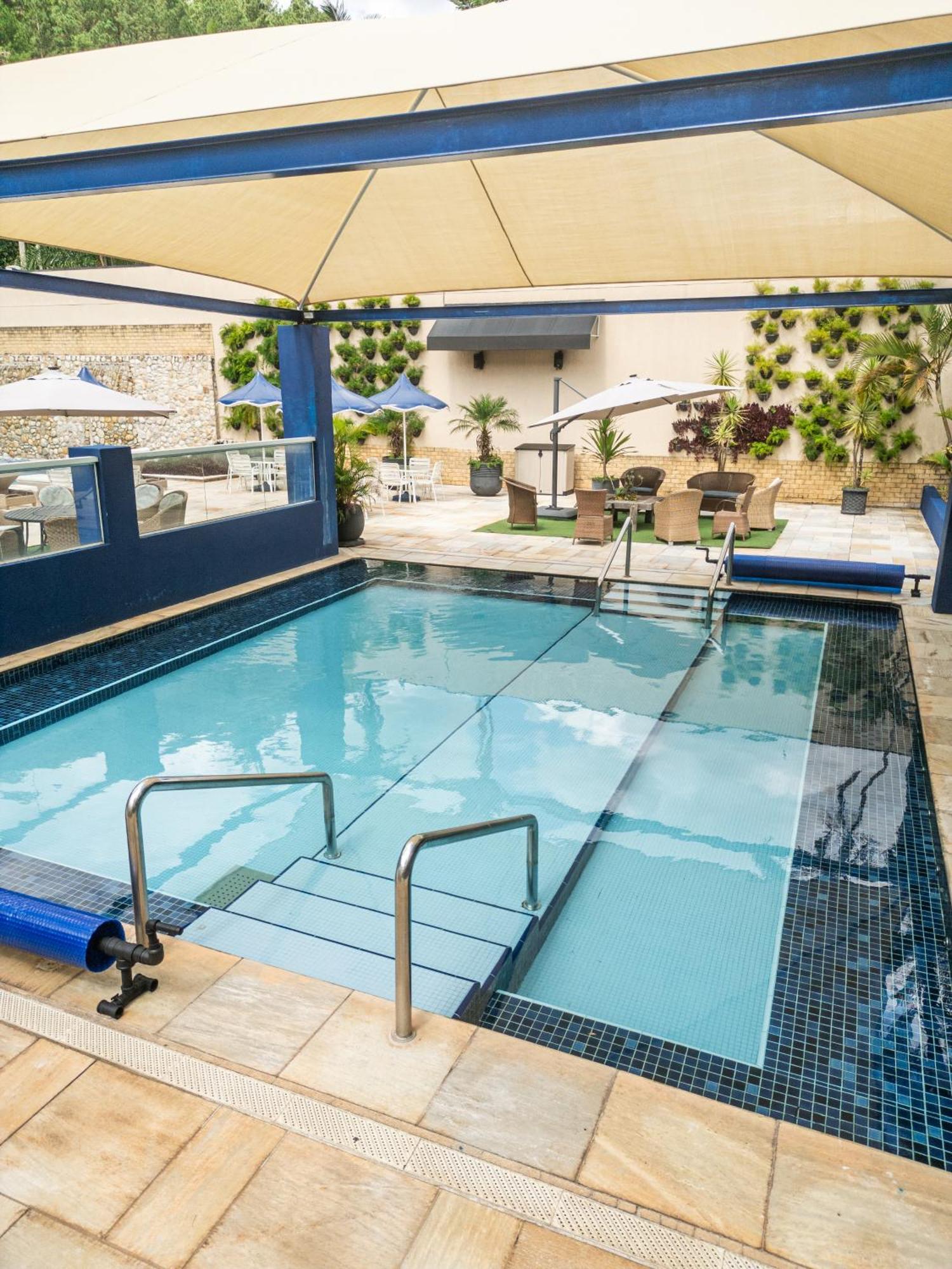 Radio Hotel Resort & Convention แซร์ฮาเนกรา ภายนอก รูปภาพ