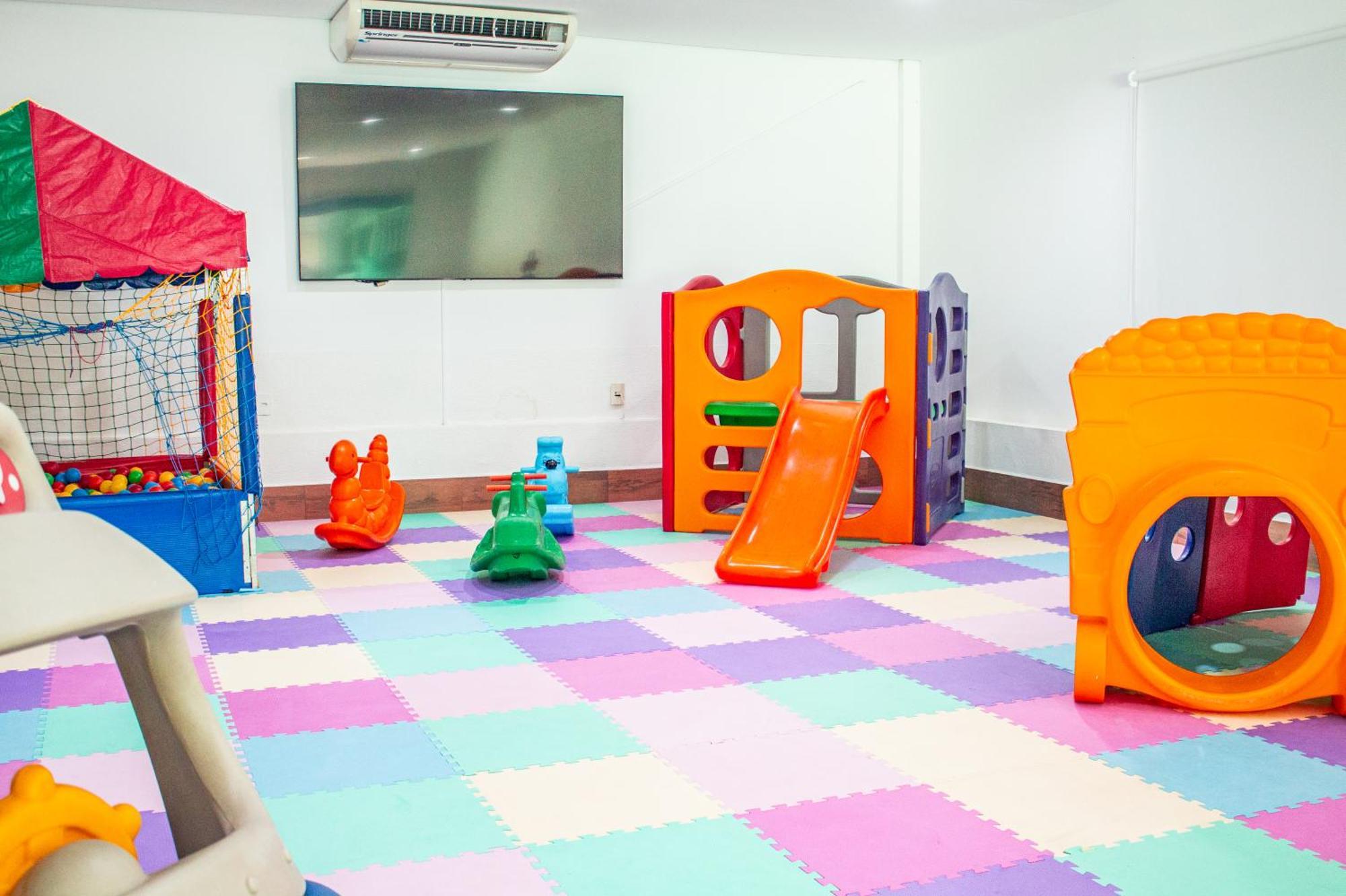 Radio Hotel Resort & Convention แซร์ฮาเนกรา ภายนอก รูปภาพ