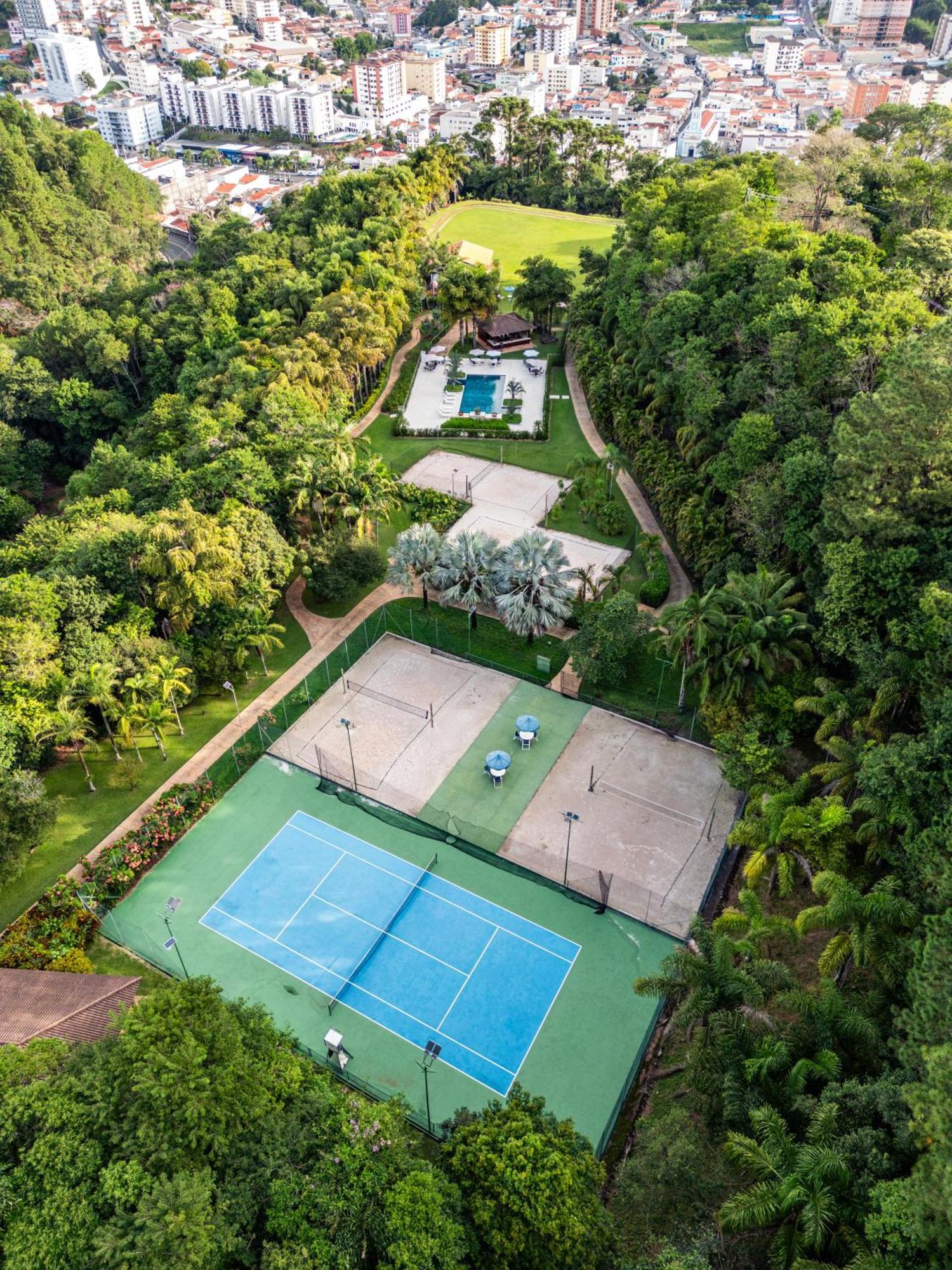 Radio Hotel Resort & Convention แซร์ฮาเนกรา ภายนอก รูปภาพ